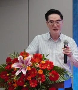 魏英